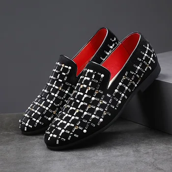 Zapatos hombre cystal hidden heel shoes for men slip on black spiked loafers glitter leather sapato social shoes men male luxury
Zapatos hombre cystal hidden heel shoes for men slip on black spiked loafers glitter leather sapato social shoes men male luxury