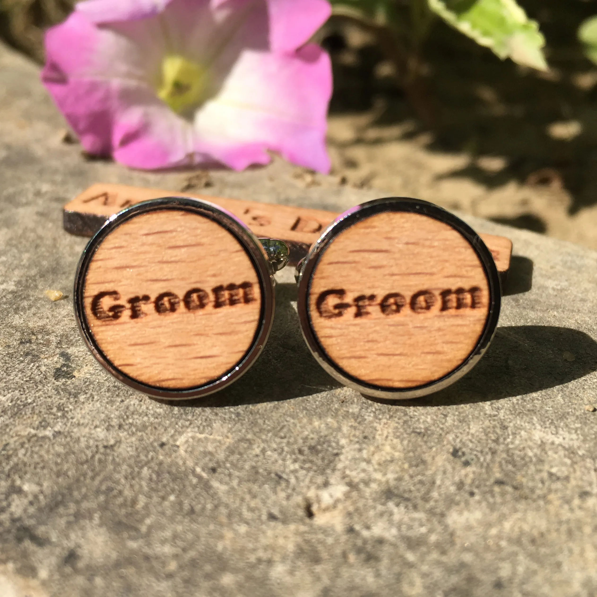 Groom Laser Engraved Cufflinks Groomsman Pattern Wooden Cufflinks Wedding Party Gift Stud Groomsmen Suit Accessory X 5 Pairs
Groom Laser Engraved Cufflinks Groomsman Pattern Wooden Cufflinks Wedding Party Gift Stud Groomsmen Suit Accessory X 5 Pairs