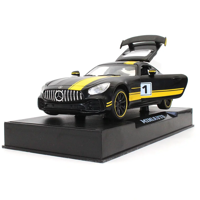 1:32 Benz Car model toy metallic material 6-wheeled off-road vehicle Sound and light pull back Toy model car
1:32 Benz Car model toy metallic material 6-wheeled off-road vehicle Sound and light pull back Toy model car