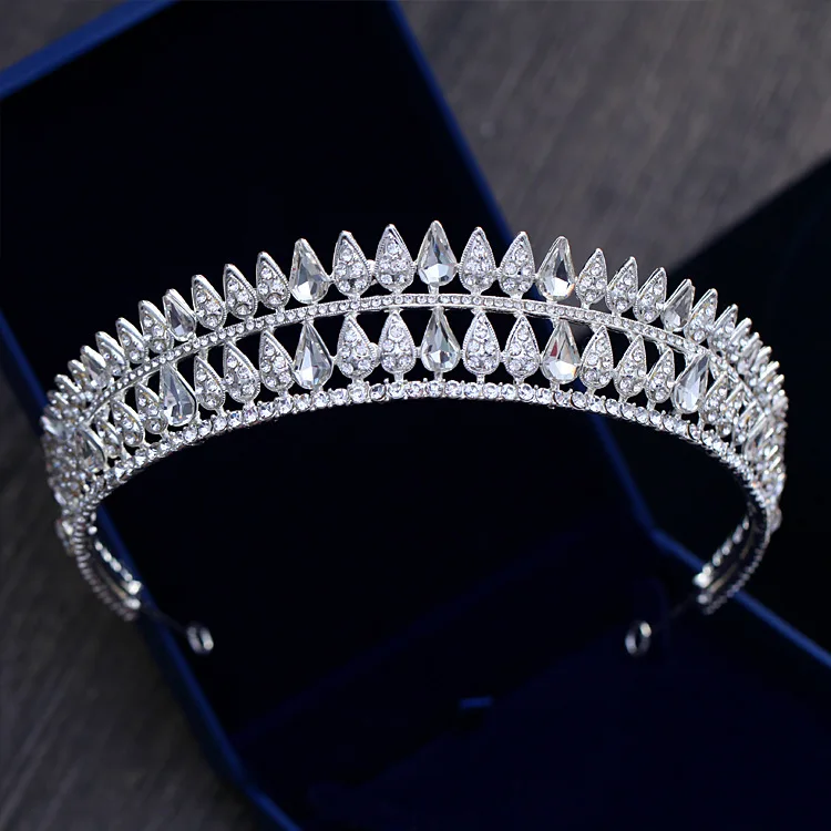 Luxury Baroque Bridal Crystal Tiaras Crowns Princess Queen Pageant Prom Rhinestone Veil Tiara Headbands Wedding Hair Accessories
Luxury Baroque Bridal Crystal Tiaras Crowns Princess Queen Pageant Prom Rhinestone Veil Tiara Headbands Wedding Hair Accessories