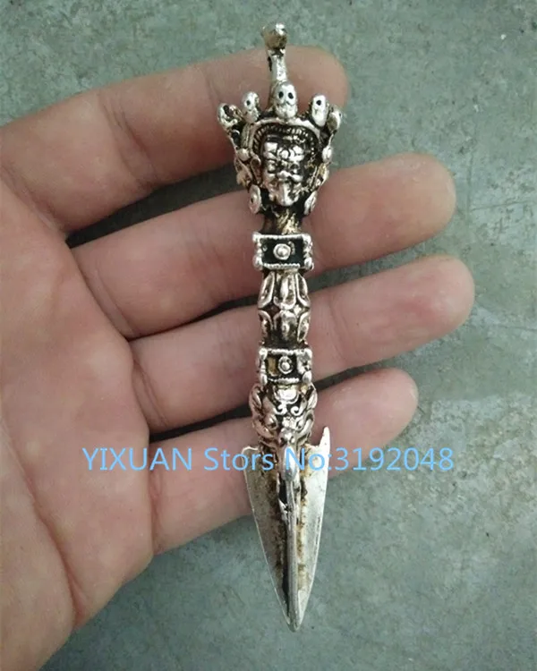 TNUKK Nepal Buddhist Tibetan silver Horse head Ming wang vajra weapons of sacrifice metal crafts home decoration.
TNUKK Nepal Buddhist Tibetan silver Horse head Ming wang vajra weapons of sacrifice metal crafts home decoration.