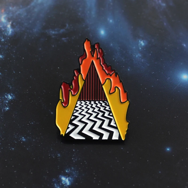 Twin Peaks Dougie Jones Brooch Flame Red House Mystery Power Double Peak Symbol Enamel Pin Backpack Badge Friends Fan Lucky Gift
Twin Peaks Dougie Jones Brooch Flame Red House Mystery Power Double Peak Symbol Enamel Pin Backpack Badge Friends Fan Lucky Gift