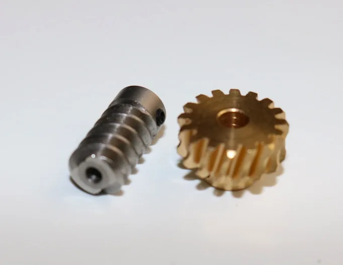 Description Picture 3 of item1M-16T/2T worm gear rod speed ratio:1: 8 Suitable high torque reducer model steering gear lifting device