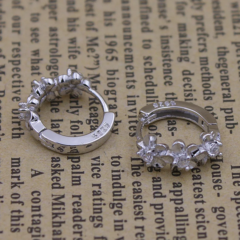XIYANNIKE 925 Sterling Silver Fashion Camellia Silver Earrings For Women Girl Earrings Sterling-silver-jewelry Brincos VES6337
XIYANNIKE 925 Sterling Silver Fashion Camellia Silver Earrings For Women Girl Earrings Sterling-silver-jewelry Brincos VES6337