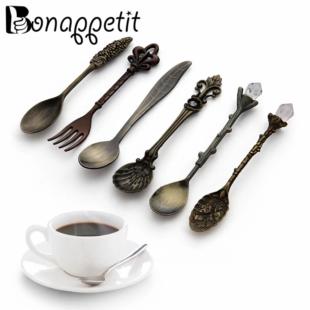 6PCS/Set Vintage Royal Style Metal Spoons Forks DIY Carved Fork Table Spoon Antique Tea Spoons Coffee Spoon Dessert Fork
6PCS/Set Vintage Royal Style Metal Spoons Forks DIY Carved Fork Table Spoon Antique Tea Spoons Coffee Spoon Dessert Fork