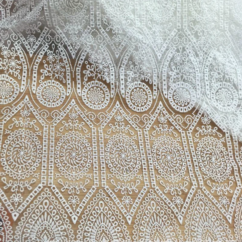5Yards/Lot New White Color African Embroidery Guipure Lace Fabric 2015 Swiss Voile Lace Fabric For Wedding Dress Sewing
5Yards/Lot New White Color African Embroidery Guipure Lace Fabric 2015 Swiss Voile Lace Fabric For Wedding Dress Sewing