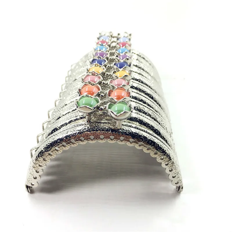 1Pc 13 Colors Metal Frame Arch Pattern Heart Fashion Purse Metalwork Lotus Head C Shape Delicate Hole DIY Kiss Clasp Lock 8.5cm
1Pc 13 Colors Metal Frame Arch Pattern Heart Fashion Purse Metalwork Lotus Head C Shape Delicate Hole DIY Kiss Clasp Lock 8.5cm