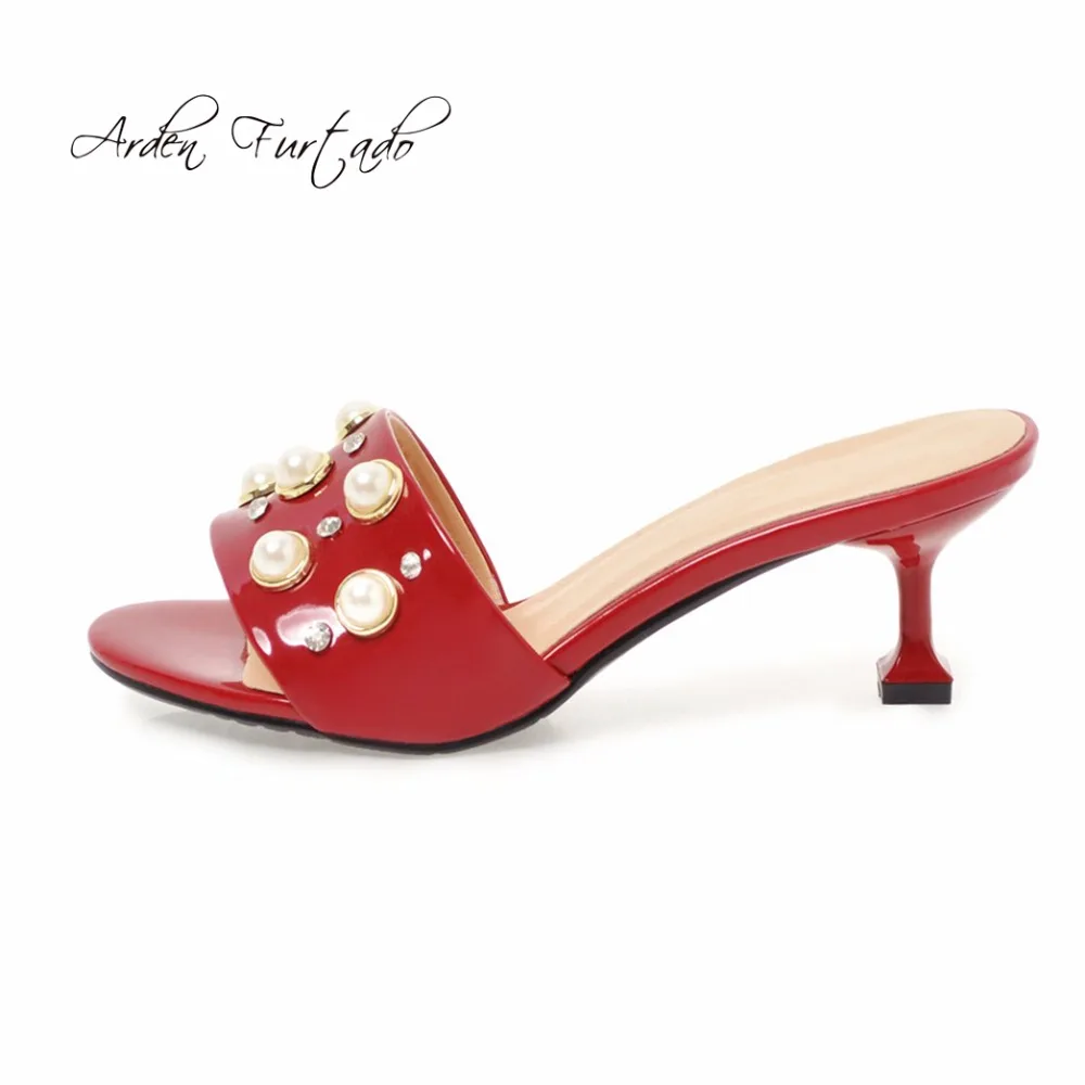 Arden Furtado 2018 summer high heels 5cm new style shoes for woman slippers Pearl rivets silver red slides small size 32 33 42
Arden Furtado 2018 summer high heels 5cm new style shoes for woman slippers Pearl rivets silver red slides small size 32 33 42