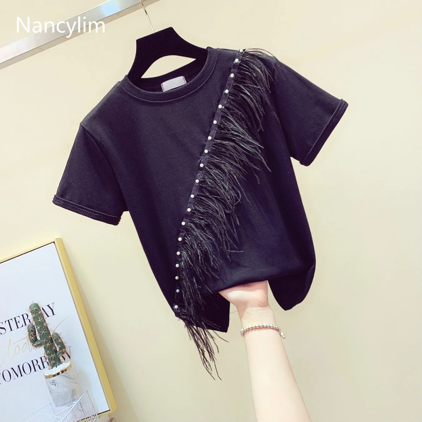 Bead Feather Tshirt Tee Shirt Women 2019 Summer New Pearl Feather Fringed T-shirt Women's Short Sleeve Shirt Temperament Top
Bead Feather Tshirt Tee Shirt Women 2019 Summer New Pearl Feather Fringed T-shirt Women's Short Sleeve Shirt Temperament Top