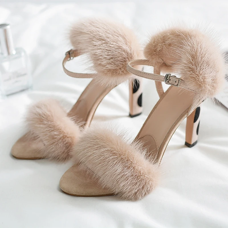 2019 Shoes Women Sandals Leather Sandals Women Fur Ladies Sandals Summer Women Shoes 8CM Heels High Heels Square Heel Shoes
2019 Shoes Women Sandals Leather Sandals Women Fur Ladies Sandals Summer Women Shoes 8CM Heels High Heels Square Heel Shoes