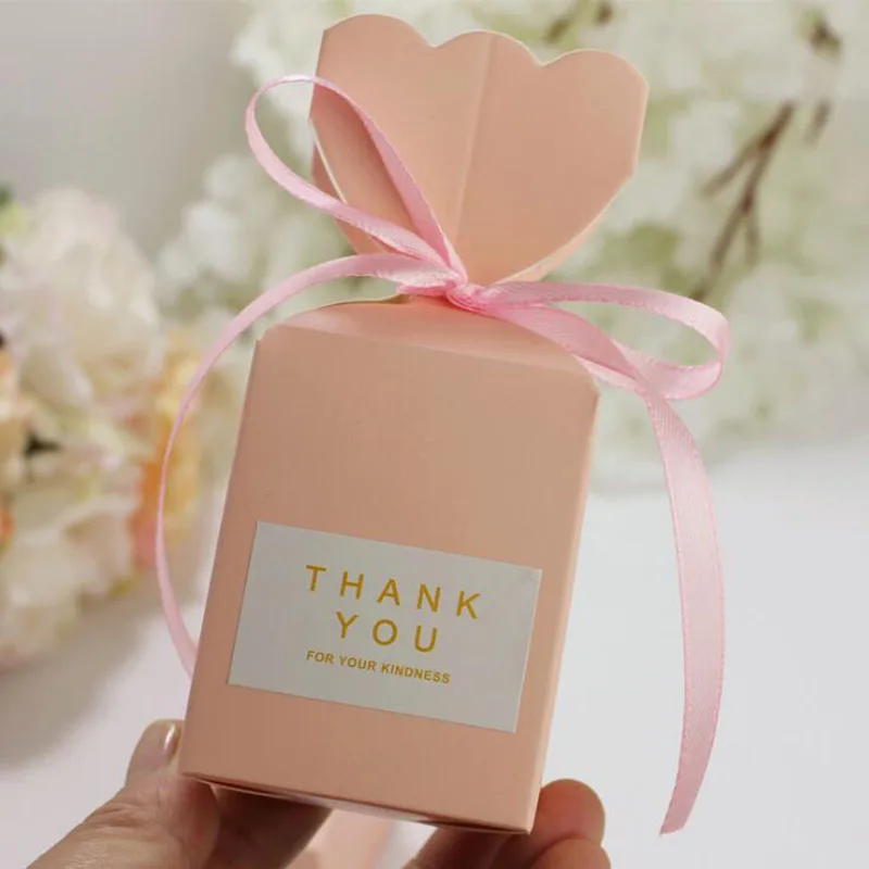 Craft Solied Wedding Gift Boxes Wedding Favor Box Candy Bag Paper Sweet Box with Thank you sticker 50pcs/lot
Craft Solied Wedding Gift Boxes Wedding Favor Box Candy Bag Paper Sweet Box with Thank you sticker 50pcs/lot