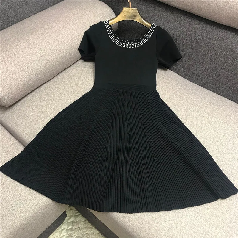 Luxury Designer Brand Knitted Hepburn Black Dress for Women O Neck Beading Knitted A Line Dress
Luxury Designer Brand Knitted Hepburn Black Dress for Women O Neck Beading Knitted A Line Dress