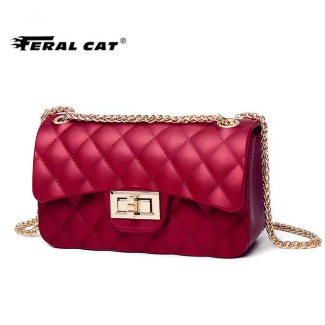 2019 classic new solid color matte matte shoulder bag Mini rhombic chain bag European and American diagonal messenger bag
2019 classic new solid color matte matte shoulder bag Mini rhombic chain bag European and American diagonal messenger bag
