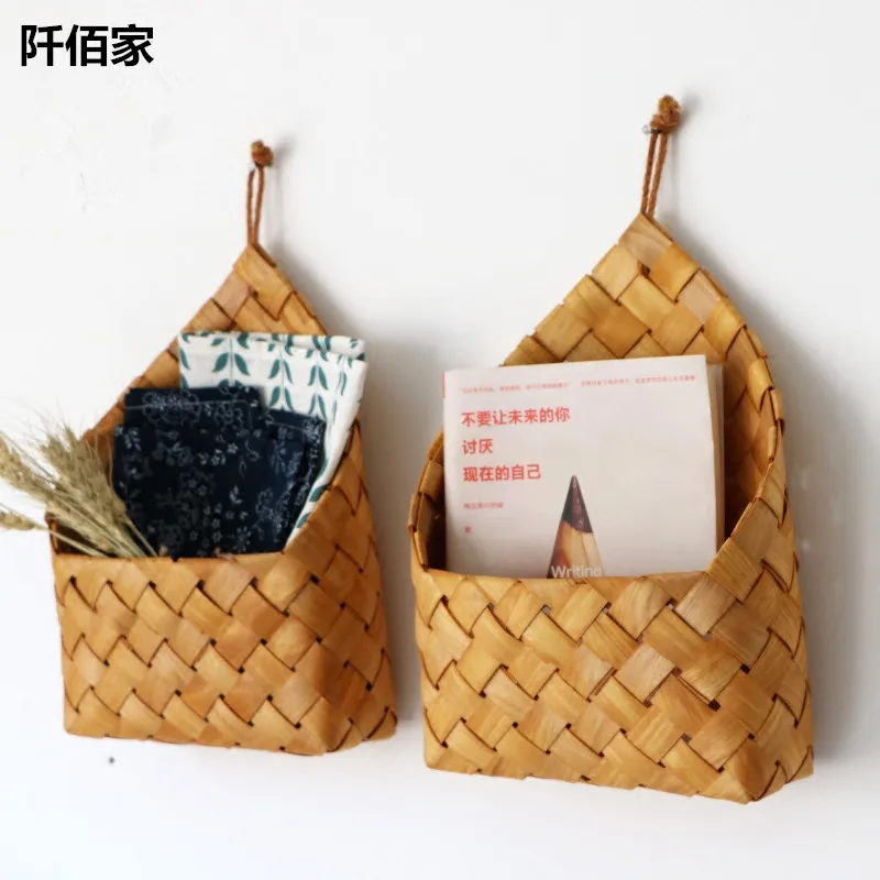 1Pcs Natural Fir Handmade Woven Baskets Flower Tableware Container Kitchen Wall Hanging Flower Pot Letter Box Storage Basket
1Pcs Natural Fir Handmade Woven Baskets Flower Tableware Container Kitchen Wall Hanging Flower Pot Letter Box Storage Basket