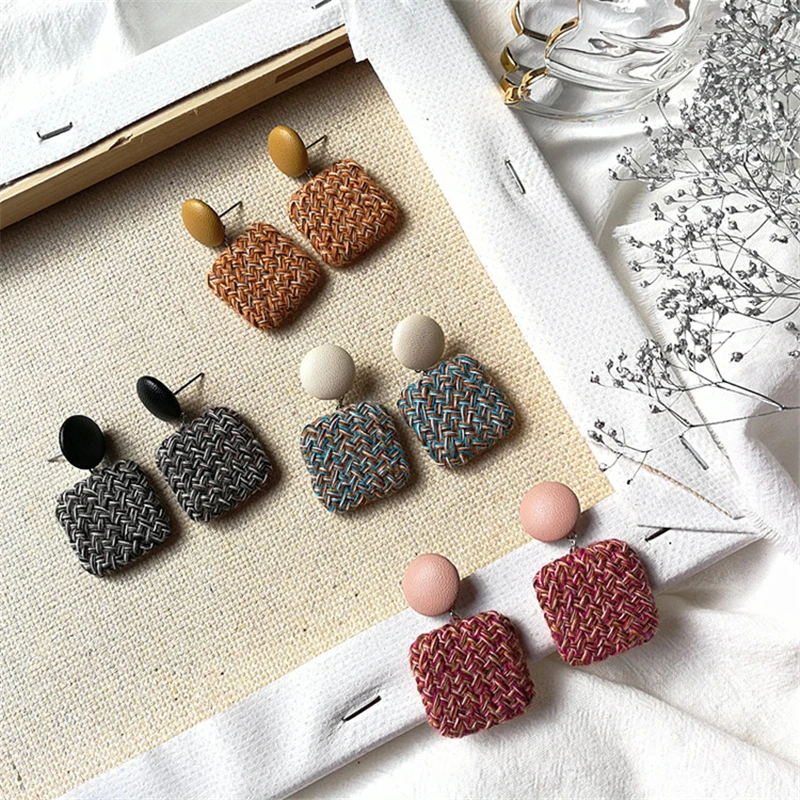 New Winter Retro Handmade Multicolor Wool Leatherwear Button Drop Earrings for Women Girl Fashion Jewelry Brincos Pendientes
New Winter Retro Handmade Multicolor Wool Leatherwear Button Drop Earrings for Women Girl Fashion Jewelry Brincos Pendientes