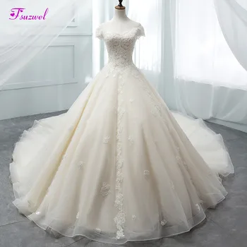 Fsuzwel New Arrival Appliques Royal Train Lace A-Line Wedding Dresses 2020 Luxury Boat Neck Beaded Bride Gown Vestido de Noiva
Fsuzwel New Arrival Appliques Royal Train Lace A-Line Wedding Dresses 2020 Luxury Boat Neck Beaded Bride Gown Vestido de Noiva