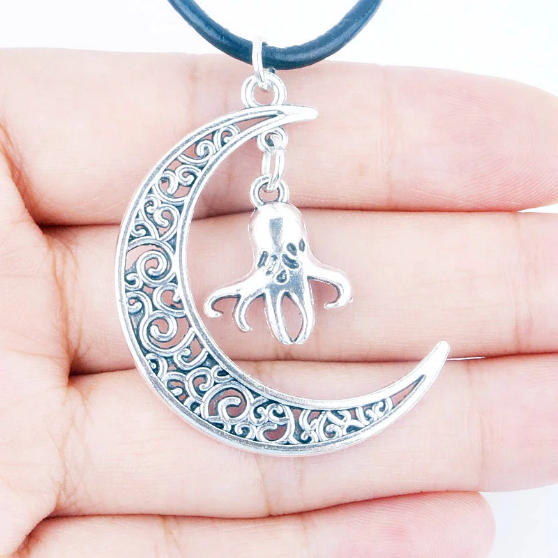 Antique silver plated crescent moon octopus charm leather chain necklace new fashion women jewelry pendant necklace XY160251
Antique silver plated crescent moon octopus charm leather chain necklace new fashion women jewelry pendant necklace XY160251
