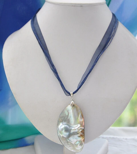 Miss charm Jew.525 50MM gray crescent south sea mabe PEARL blue pendant silk chain
Miss charm Jew.525 50MM gray crescent south sea mabe PEARL blue pendant silk chain