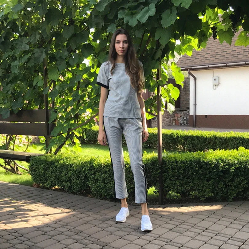 TAOTREES fashion women's short-sleeved T-shirt + pants 2 pieces striped casual sports suit light clothes
TAOTREES fashion women's short-sleeved T-shirt + pants 2 pieces striped casual sports suit light clothes