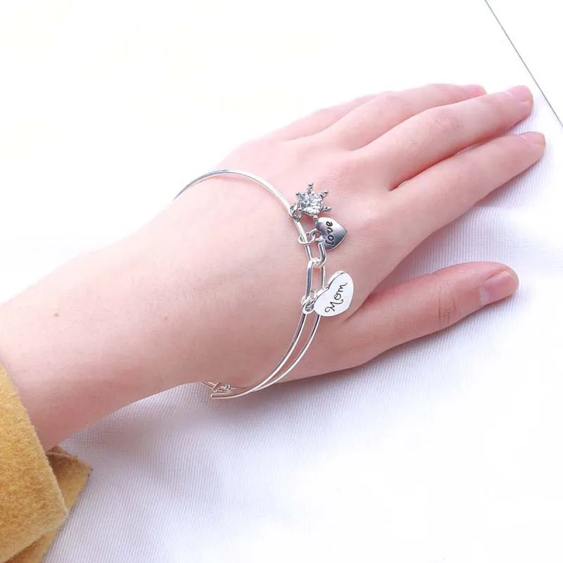 WIWI MOM Sister Grandma Bracelet Geometric Heart Shaped Six Prong Set Rhinestone Alloy Open Bracelet Mother's Day Gift
WIWI MOM Sister Grandma Bracelet Geometric Heart Shaped Six Prong Set Rhinestone Alloy Open Bracelet Mother's Day Gift
