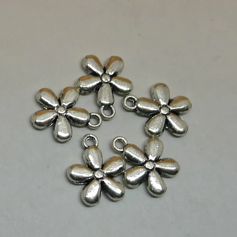 RONGQING 200pcs/lot Vintage Silver Tiny Cartoon Flower Charms 13x10mm Double Sided Daisy Charms Craft Supplies
RONGQING 200pcs/lot Vintage Silver Tiny Cartoon Flower Charms 13x10mm Double Sided Daisy Charms Craft Supplies