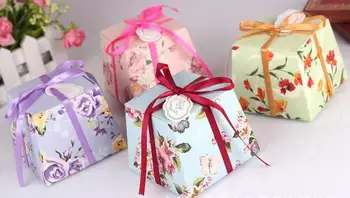 500pcs/lot Hot Wedding Favors Supplies Blue / Pink / Purple / Green Trapezoid Floral Candy Boxes Gift Box
500pcs/lot Hot Wedding Favors Supplies Blue / Pink / Purple / Green Trapezoid Floral Candy Boxes Gift Box