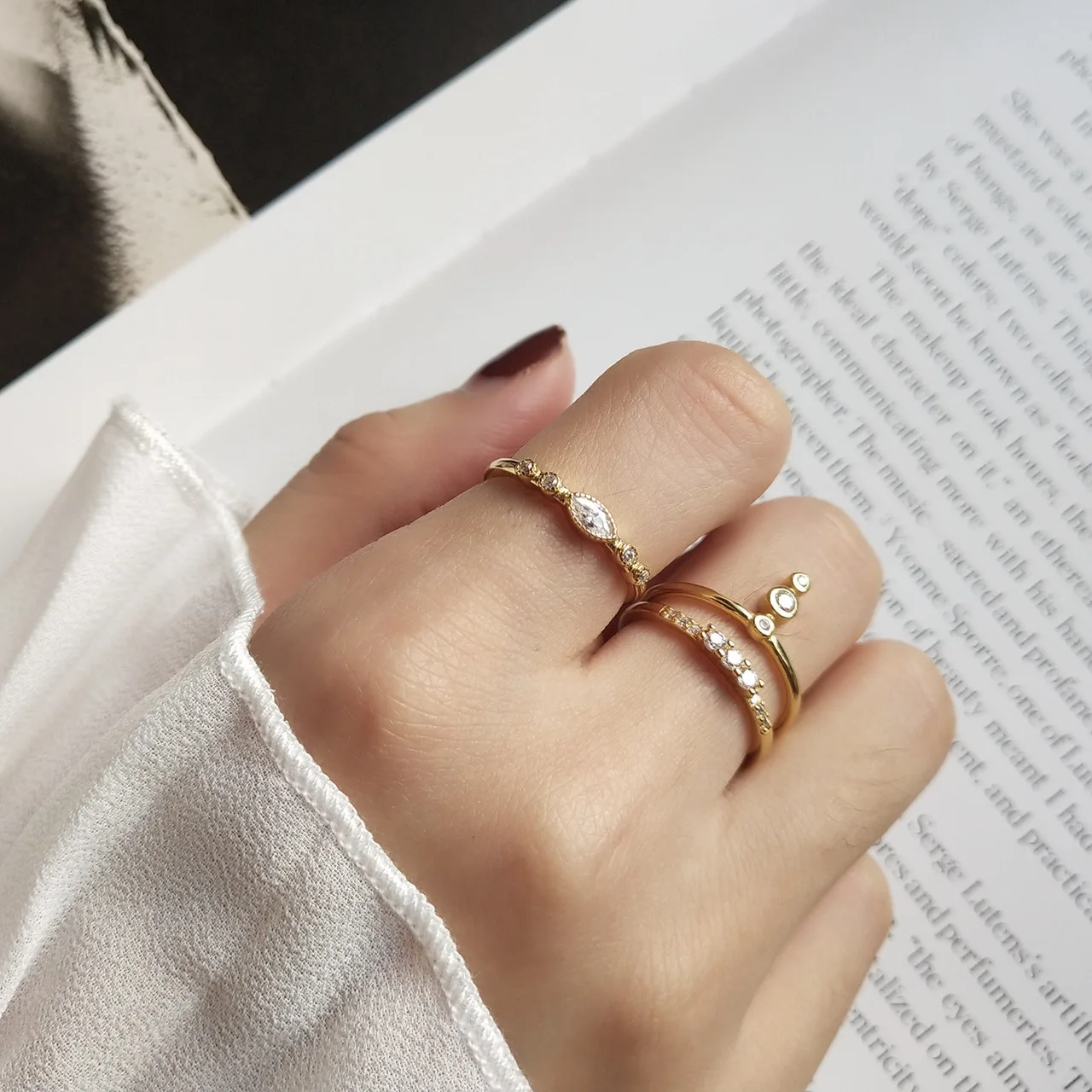 925 Pure Silver Ring Female Jewelry Inlaid White Crystal Opening Ring Korean Ring Personality Decoration
925 Pure Silver Ring Female Jewelry Inlaid White Crystal Opening Ring Korean Ring Personality Decoration