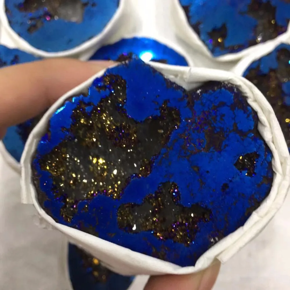 Natural Agate Geode Dark Blue Drusy Quartz Electroplated Cluster Crystal Points Brazilian Minerals Specimen Party Decoration
Natural Agate Geode Dark Blue Drusy Quartz Electroplated Cluster Crystal Points Brazilian Minerals Specimen Party Decoration