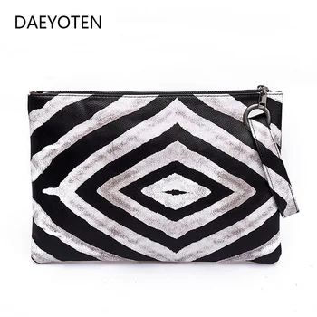 DAEYOTEN Bag 2020 Trend Leopard Women Clutch Bag Female PU Leather Zebra Evening Bag Envelope Ladies Hand Bags Handbag ZM0043
DAEYOTEN Bag 2020 Trend Leopard Women Clutch Bag Female PU Leather Zebra Evening Bag Envelope Ladies Hand Bags Handbag ZM0043