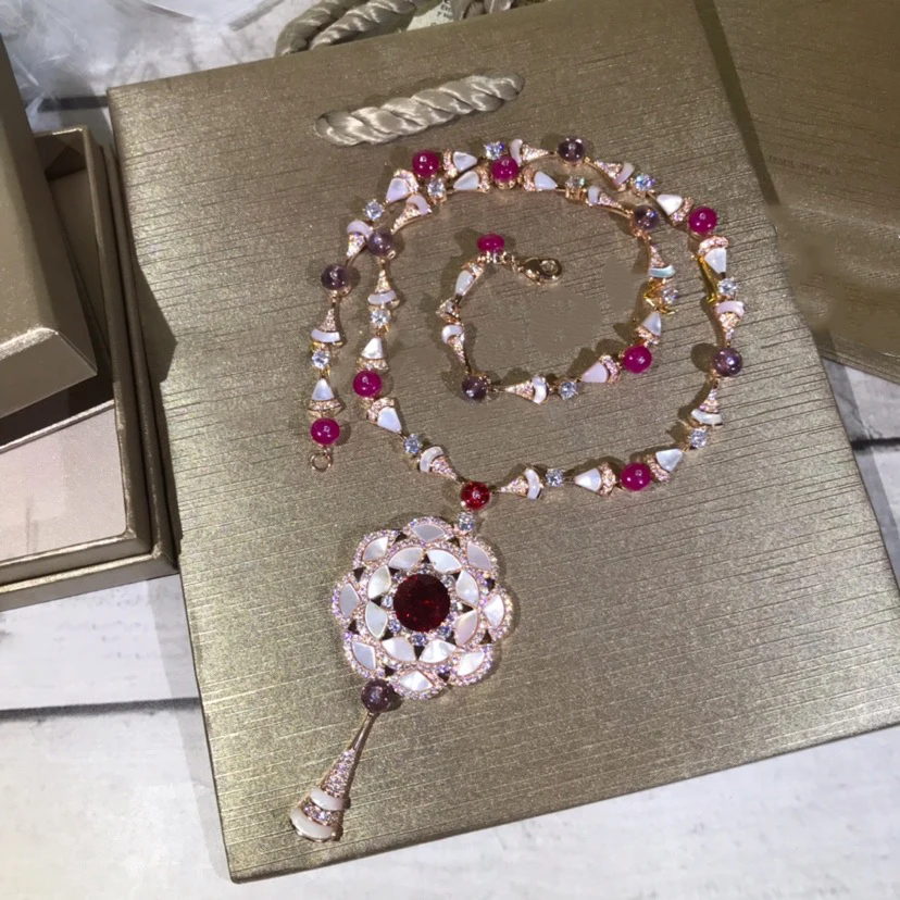 Luxury Brand Fashion Party Jewelry Women Mother of Pearls Pendant Red Crystal Necklace Hyperbole Necklace Fine Costume Jewelry
Luxury Brand Fashion Party Jewelry Women Mother of Pearls Pendant Red Crystal Necklace Hyperbole Necklace Fine Costume Jewelry