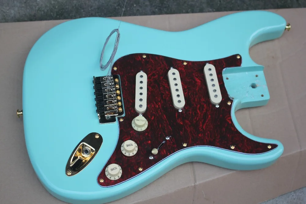 China guitar factory wholesale gold hardware light blue stratocaster electric guitar body includes hardware free shipping
China guitar factory wholesale gold hardware light blue stratocaster electric guitar body includes hardware free shipping