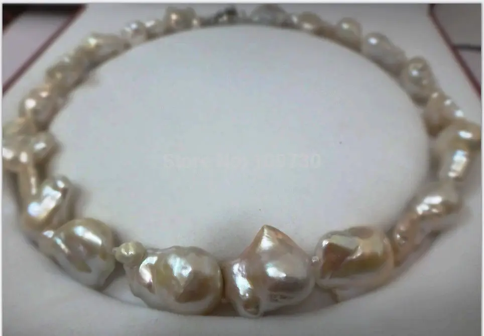 Jewelr 003927 HUGE 18"18-25MM AUSTRALIAN SOUTH SEA GENUINE WHITE BAROQUE PEARL NECKLACE
Jewelr 003927 HUGE 18"18-25MM AUSTRALIAN SOUTH SEA GENUINE WHITE BAROQUE PEARL NECKLACE