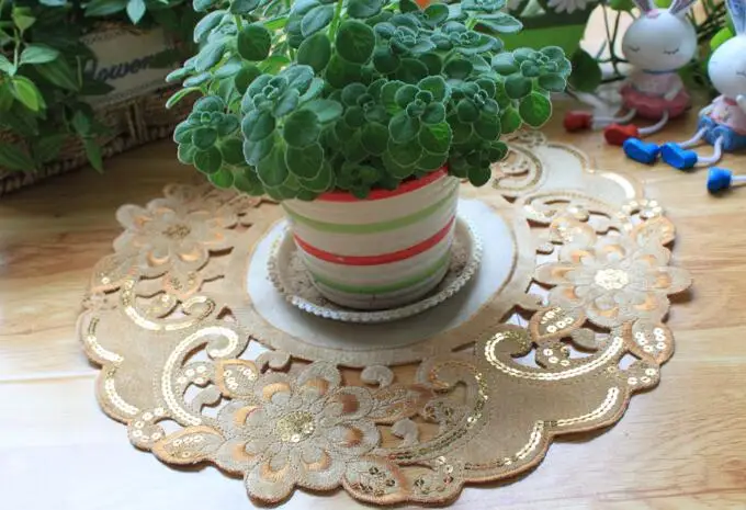 2019Hot lace gold sequin table placemat pad Cloth embroidery wedding placemat cup mug Christmas tea coffee coaster doily kitchen
2019Hot lace gold sequin table placemat pad Cloth embroidery wedding placemat cup mug Christmas tea coffee coaster doily kitchen