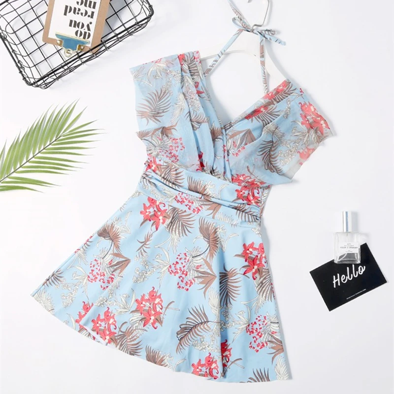 2019 Sexy Female Retro V Neck Blue print Swimsuit One Piece Ruffled Push Up High Waist Swimwear Women plus size swim suit
2019 Sexy Female Retro V Neck Blue print Swimsuit One Piece Ruffled Push Up High Waist Swimwear Women plus size swim suit
