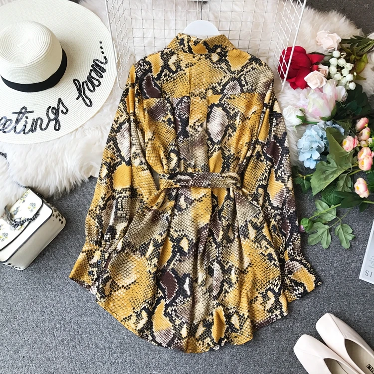 2019 Autumn Female Python Snake Shirts Women Fashion Leopard Shirts Lady Long Sleeve Leapard Blouses Woman Snake Print Tops
2019 Autumn Female Python Snake Shirts Women Fashion Leopard Shirts Lady Long Sleeve Leapard Blouses Woman Snake Print Tops