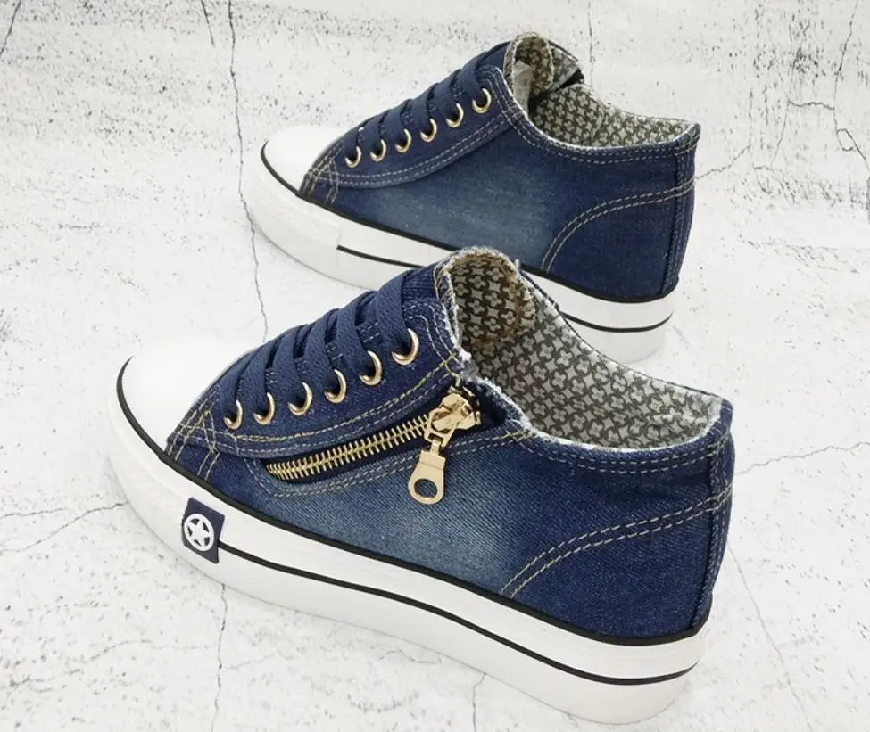 The new student side zipper thick bottom inside raises the height to help the female shoe
The new student side zipper thick bottom inside raises the height to help the female shoe