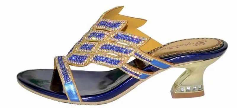2016 women new fashion summer wedge thick high-heeled slippers rhinestone sexy elegant party sandals shoes large plus size 34-44
2016 women new fashion summer wedge thick high-heeled slippers rhinestone sexy elegant party sandals shoes large plus size 34-44