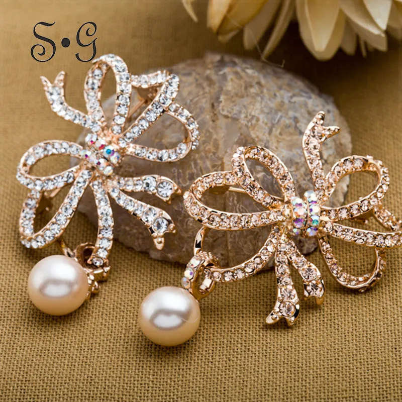 Fashion lady new alloy crystal pearl bouquet brooch ladies scarf clip wedding party delicate brooch accessories 2019
Fashion lady new alloy crystal pearl bouquet brooch ladies scarf clip wedding party delicate brooch accessories 2019