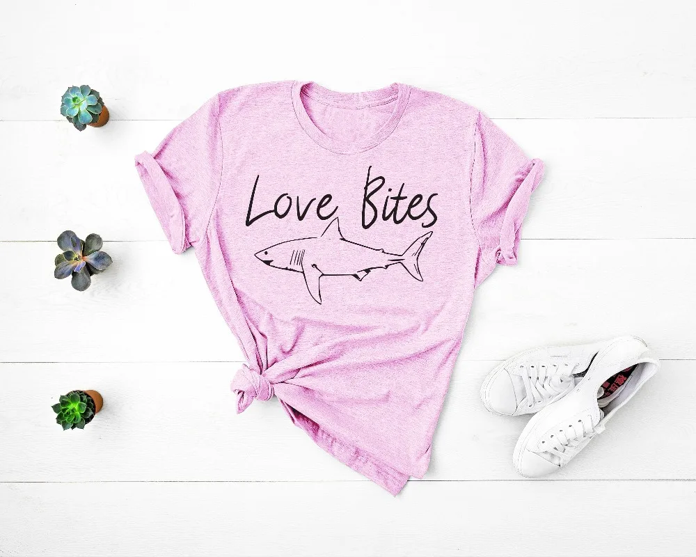Love Bites shark t-shirt girlfriend women funny gift shirts Fashion Clothes Feminina Camiseta tops street style casual tee shirt
Love Bites shark t-shirt girlfriend women funny gift shirts Fashion Clothes Feminina Camiseta tops street style casual tee shirt