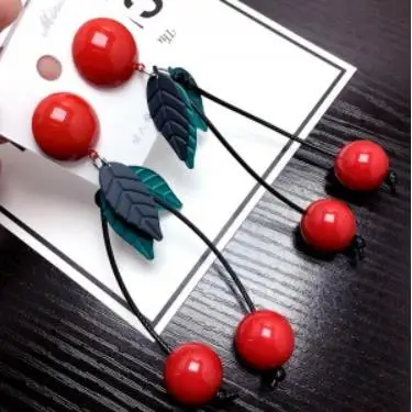 36016720402272715