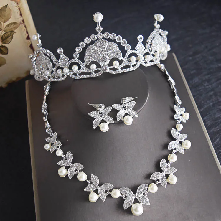 Design de Moda Flor de Cristal Brincos de Noiva 3 PCS Colares Coroas Tiaras Nupcial Do Casamento Conjuntos de Joias Acessorios
Design de Moda Flor de Cristal Brincos de Noiva 3 PCS Colares Coroas Tiaras Nupcial Do Casamento Conjuntos de Joias Acessorios