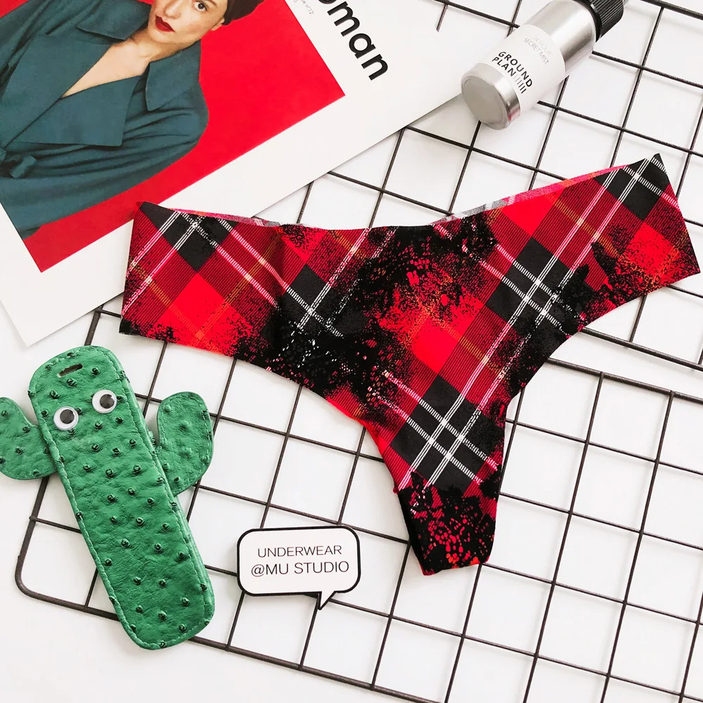 Letter Love Pure Color Black Pink No Trace Ice Sentimental Women's Triangle Pants Thongs
Letter Love Pure Color Black Pink No Trace Ice Sentimental Women's Triangle Pants Thongs