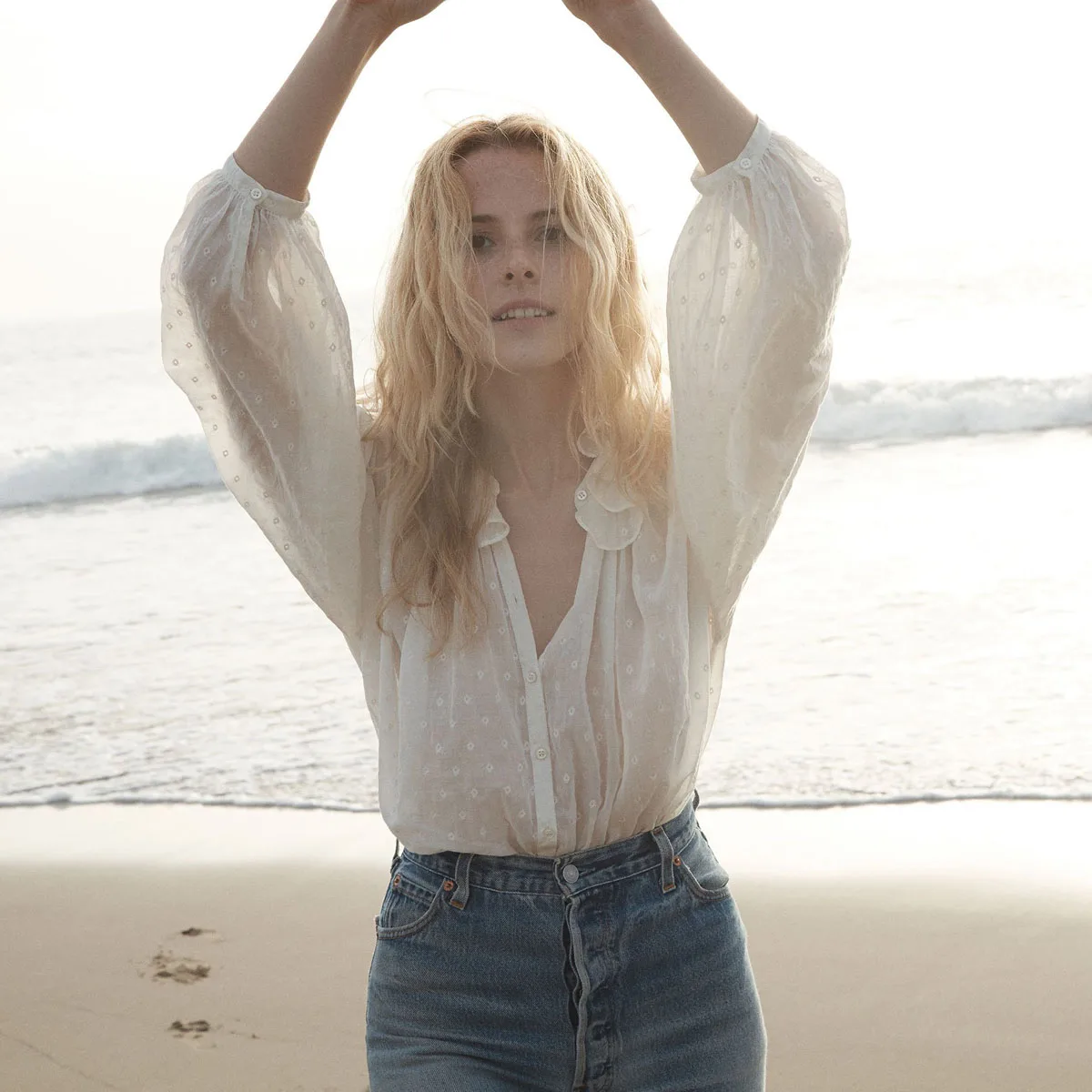 Translucent Sexy Blouse Women Chiffon Long Sleeve Ruffles neck Casual Tops Boho Hippie Beach Blouses 2018 Spring Autumn Shirts
Translucent Sexy Blouse Women Chiffon Long Sleeve Ruffles neck Casual Tops Boho Hippie Beach Blouses 2018 Spring Autumn Shirts