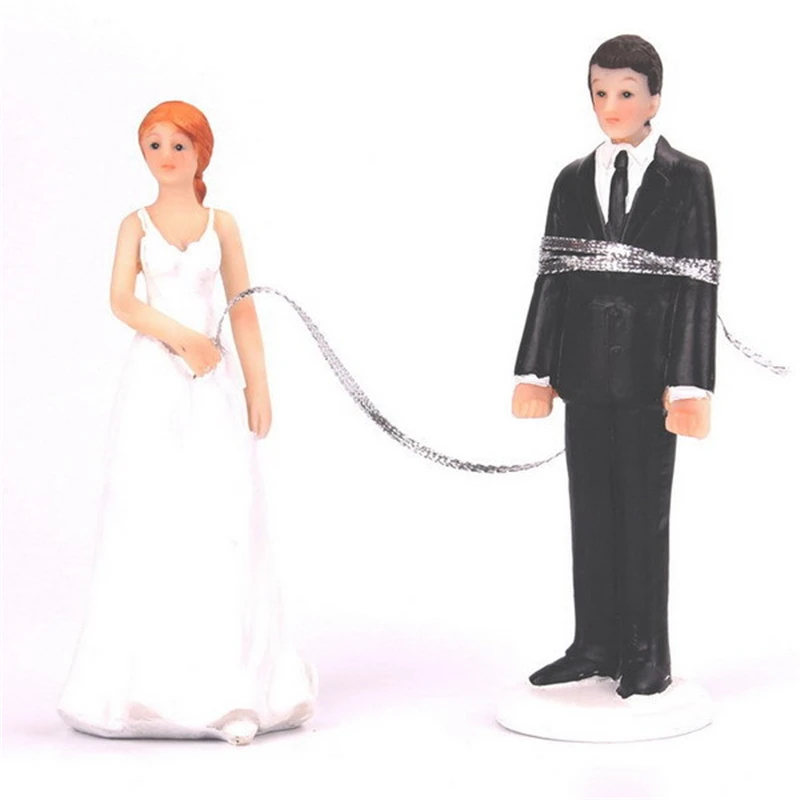 1SET Escape Marriage Bride and Groom Toppers Couple Figurine Funny Topper for Wedding Cake Decoration
1SET Escape Marriage Bride and Groom Toppers Couple Figurine Funny Topper for Wedding Cake Decoration