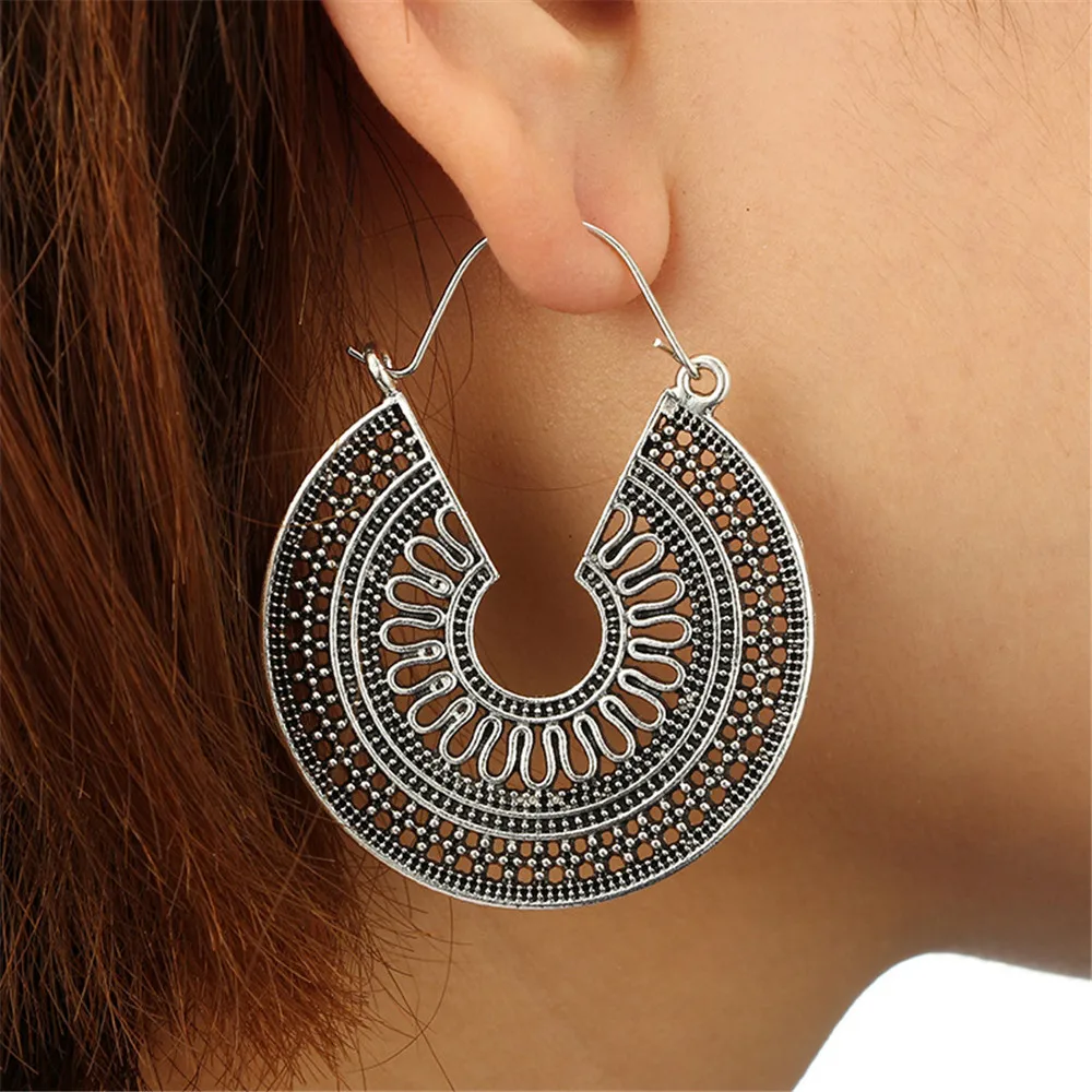 Women Vintage Earrings 2019 Ethnic Hollow Flower Gypsy Dangle Earrings Indian Jewelry Gift Trible Earring Boho Bohemian Style
Women Vintage Earrings 2019 Ethnic Hollow Flower Gypsy Dangle Earrings Indian Jewelry Gift Trible Earring Boho Bohemian Style