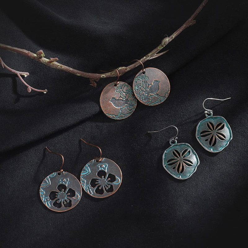 Bohemian printing bird Drop Earrings Vintage Ethnic Bronze flowers hollow Earrings for Women Round Hanging Earrings Boho Jewelry
Bohemian printing bird Drop Earrings Vintage Ethnic Bronze flowers hollow Earrings for Women Round Hanging Earrings Boho Jewelry