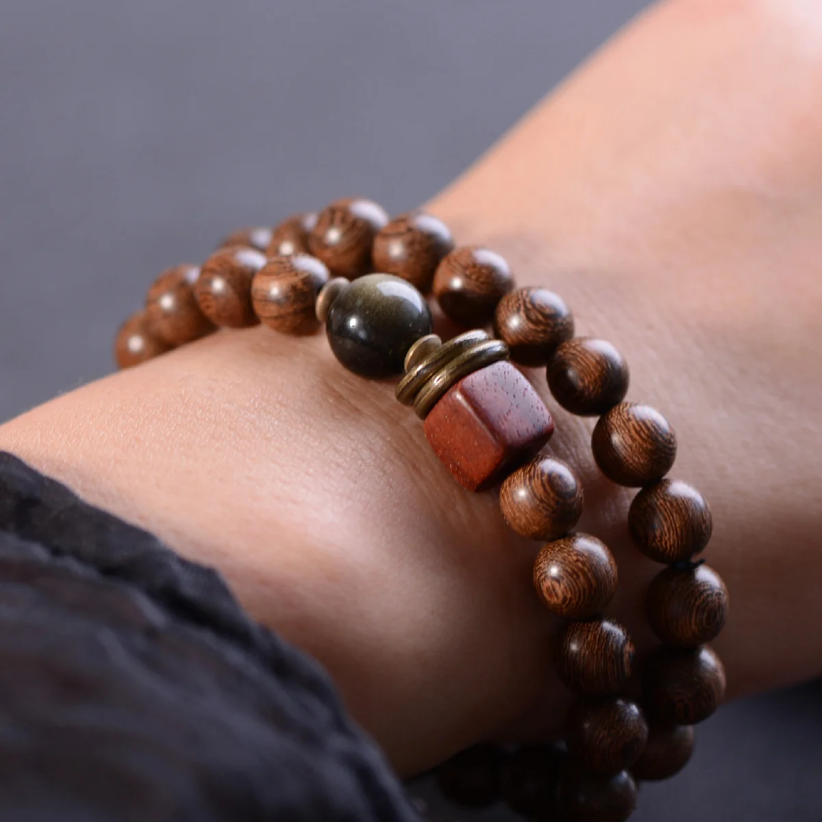 BOEYCJR Natural Gold Sandalwood obsidian Bead Bangles & Bracelets Vintage Handmade Jewelry Energy Bracelet For Man
BOEYCJR Natural Gold Sandalwood obsidian Bead Bangles & Bracelets Vintage Handmade Jewelry Energy Bracelet For Man