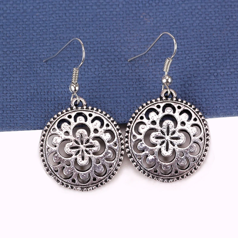 Vintage Retro Small Round Hollow Dangle Earring Circle Earrings Women Brincos Ancient Silver Alloy Boucles D Oreille Femme Mujer
Vintage Retro Small Round Hollow Dangle Earring Circle Earrings Women Brincos Ancient Silver Alloy Boucles D Oreille Femme Mujer