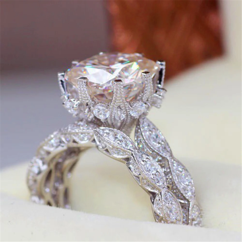 Loredana Elegant and charming lady engagement gift fashionable shiny work exquisite plating craft round set of zircon rings
Loredana Elegant and charming lady engagement gift fashionable shiny work exquisite plating craft round set of zircon rings