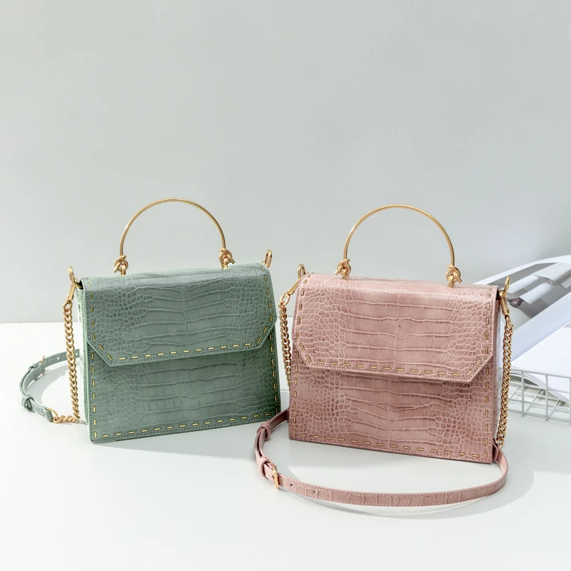 Singapore 2019 new c k crocodile print decorative shoulder diagonal ladies handbag
Singapore 2019 new c k crocodile print decorative shoulder diagonal ladies handbag
